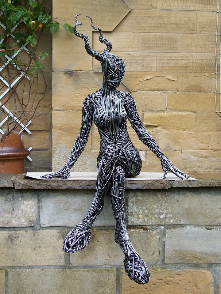 Richard Stainthorp | Human sculptures From Wire