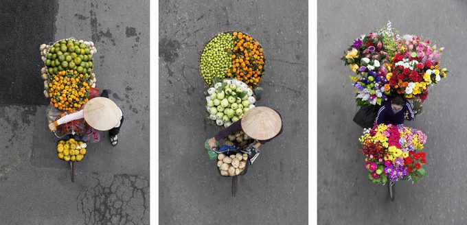 vendors in Hanoi by Loes Heerink